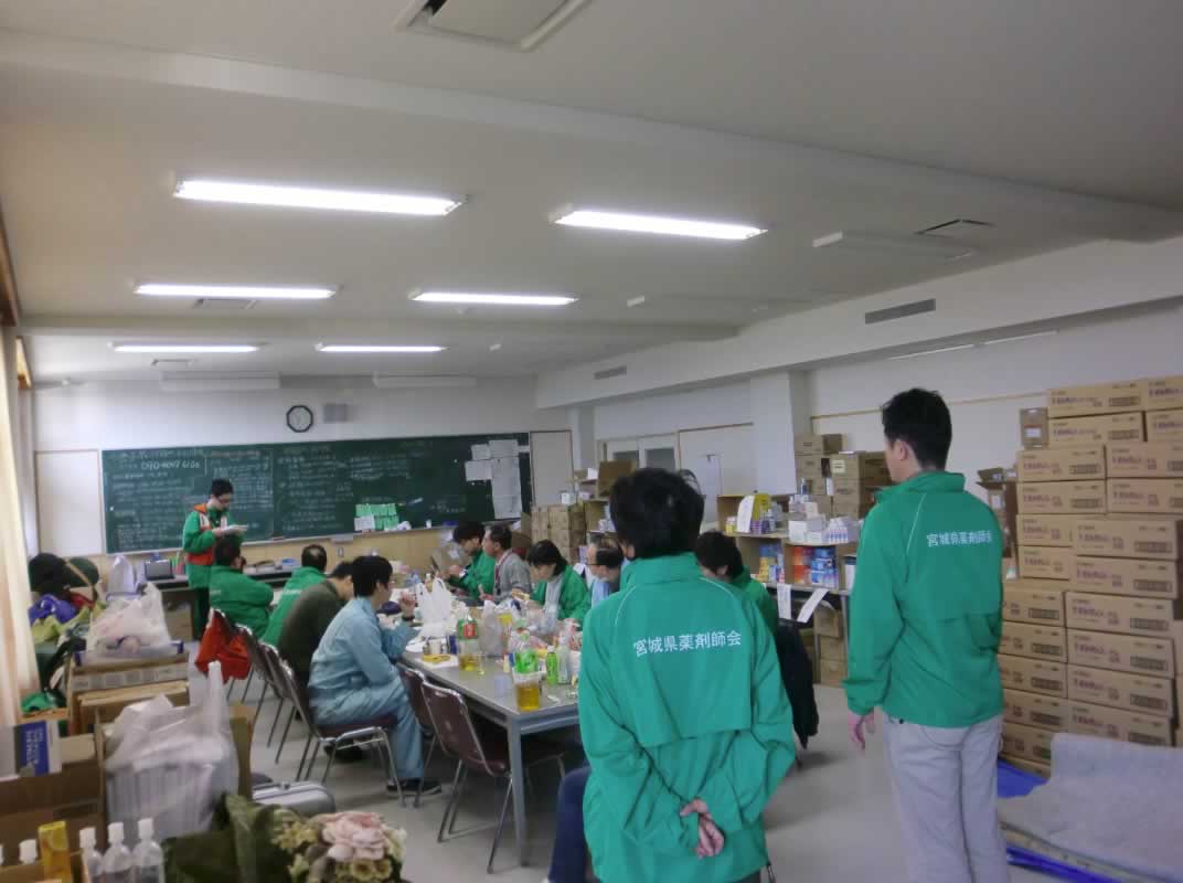 石巻高校避難所　朝食